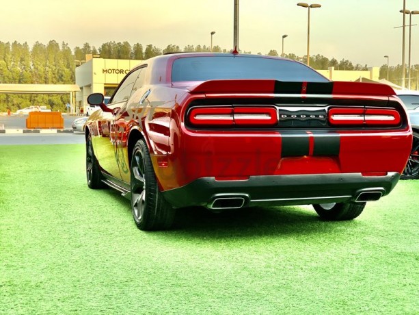 monthly-1000challenger-2017-full-option-v8-kit-srtsunroofleatherbig-screen-big-3