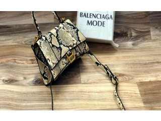 
                        A New Hand Bags in Al Ain is up for sale                                            