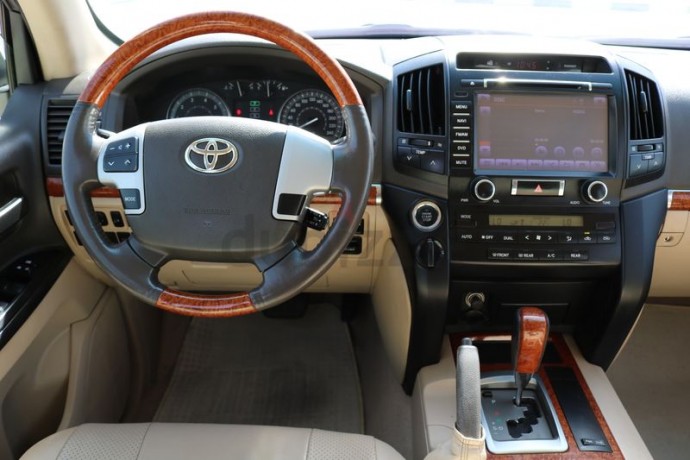 toyota-land-cruiser-v8-gxr-2014-ref57-big-7