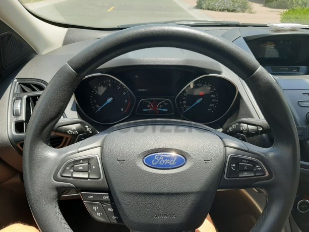 ford-escape-2017-39500-km-big-2
