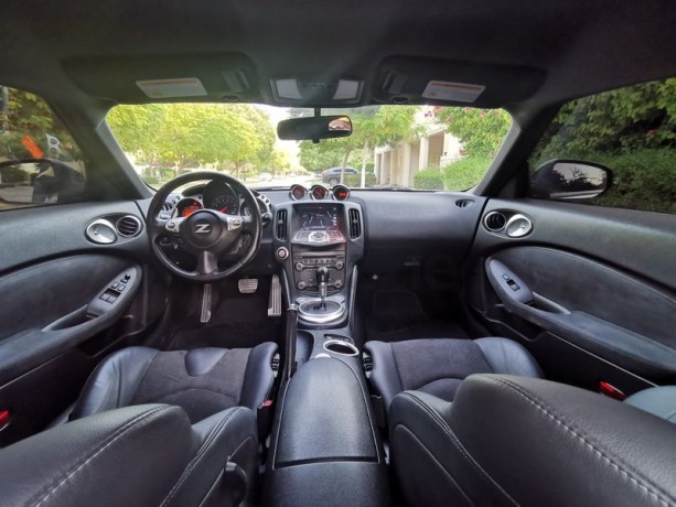 nissan-z370-top-of-the-range-very-clean-big-9