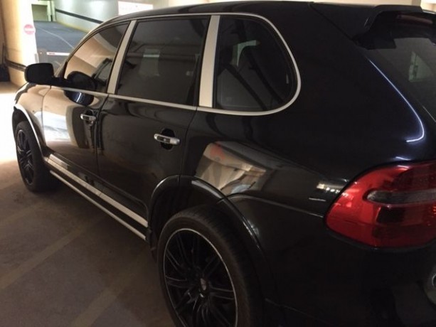 expat-owned-rare-turbo-s-cayenne-2009-big-11