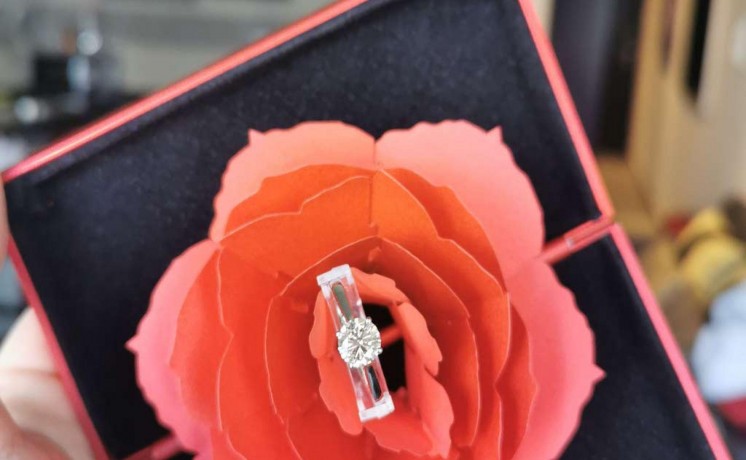1-carat-solitaire-diamond-ring-big-3