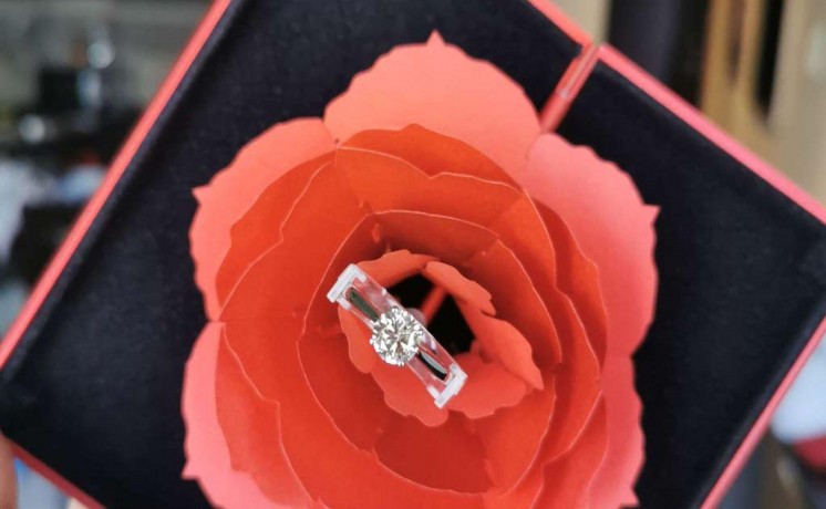 1-carat-solitaire-diamond-ring-big-2