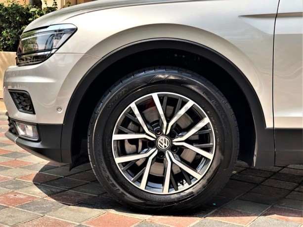 perfect-condition-2018-tiguan-20-tsi-4motion-service-contract-warranty-till-2023-big-10