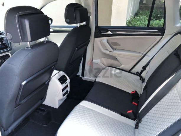 perfect-condition-2018-tiguan-20-tsi-4motion-service-contract-warranty-till-2023-big-7