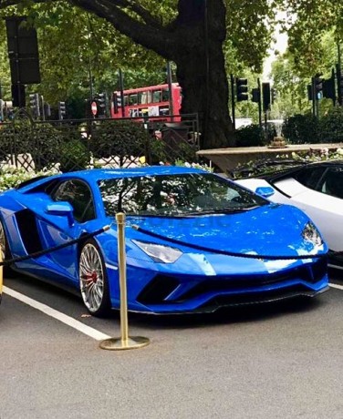 lamborghini-low-milage-full-carbon-pristine-aventador-superveloce-big-7