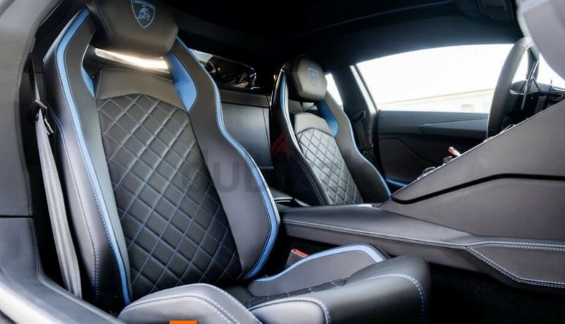 lamborghini-low-milage-full-carbon-pristine-aventador-superveloce-big-3