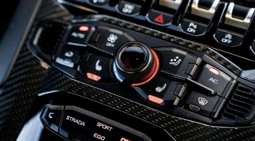 lamborghini-low-milage-full-carbon-pristine-aventador-superveloce-big-2