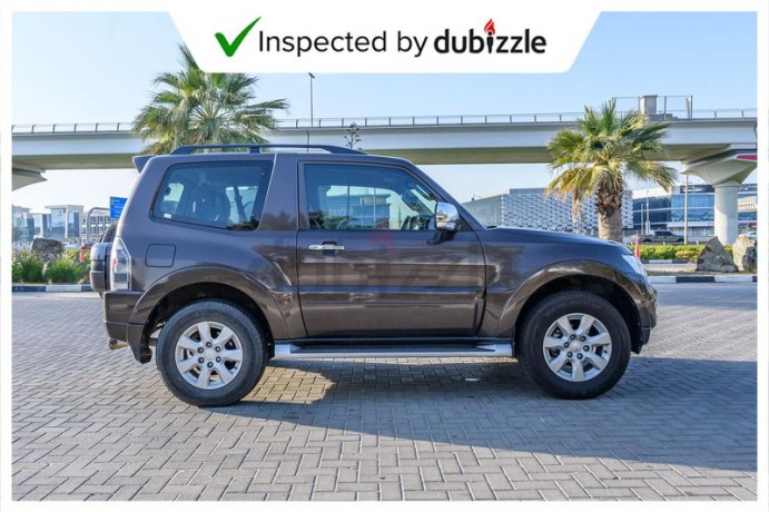 aed1092month-2017-mitsubishi-pajero-gls-35l-full-mitsubishi-service-history-warranty-2024-big-11