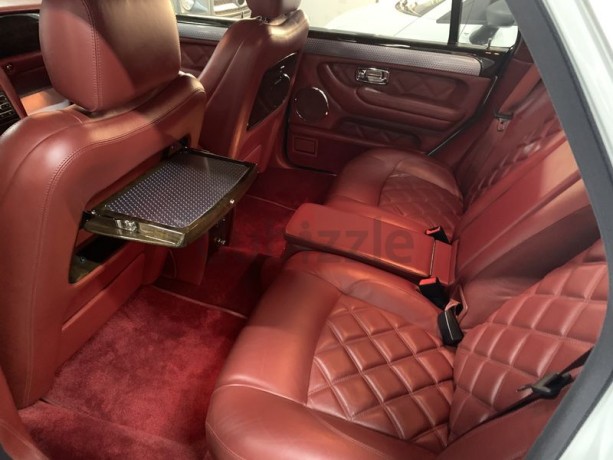 arnage-t-2009-last-year-model-big-1