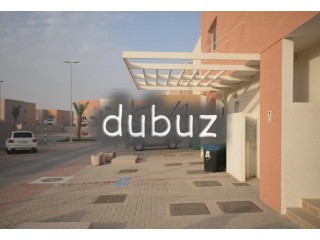 Single Row with built in wardrobes prime Location!