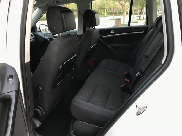 vw-tiguan-2014-gcc-20-turbo-4-motion-tsi-awd-4wd-original-paint-big-5
