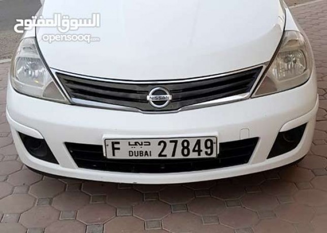 nissan-tiida-2011-model-for-sale-big-3