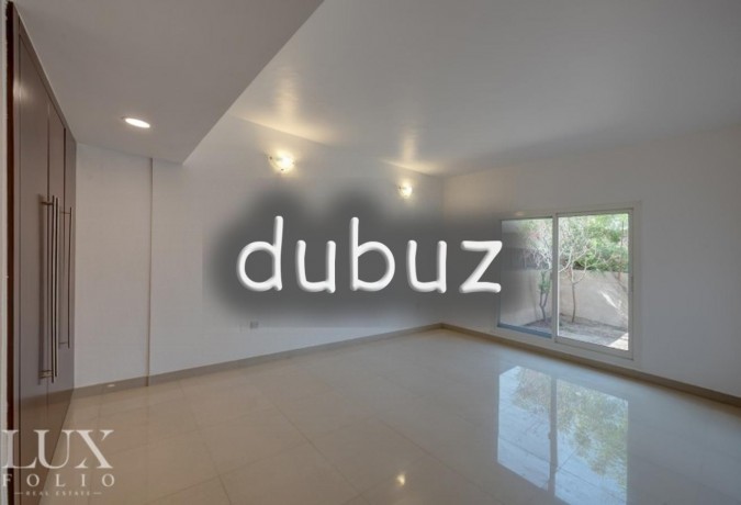 jumeirah-2-pool-vacant-big-3