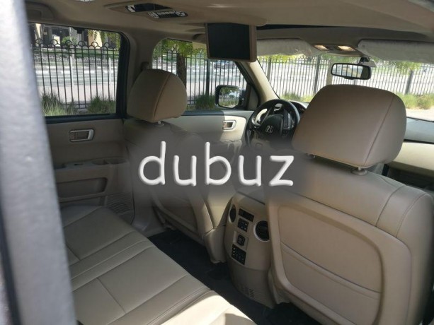 very-rare-condition-only-8756-km-2015-honda-pilot-touring-top-of-the-range-gcc-big-6
