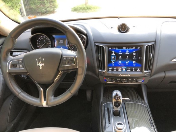 maserati-levante-as-new-inside-no-accidents-big-3