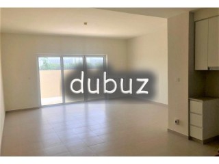 Single Row 3 Bedroom Townhouse in Urbana|Brand New