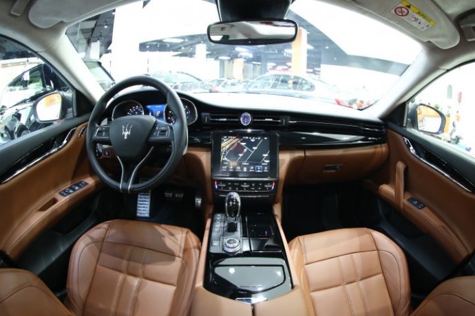 aed4230month-warranty-available-2018-maserati-qp-30l-v6-twin-turbo-gransport-best-deal-big-11