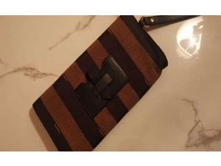 
                        Used large Hand Bags with a very good specifications                                            