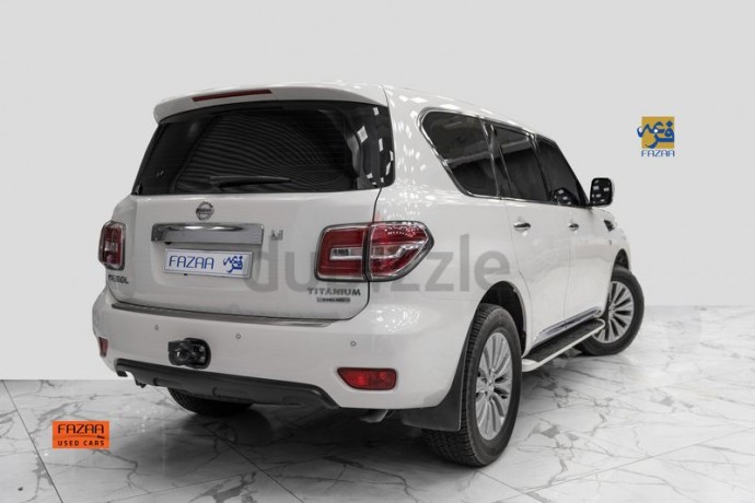 nissan-patrol-titanium-v8-2018-white-big-9