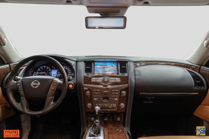 nissan-patrol-titanium-v8-2018-white-big-5