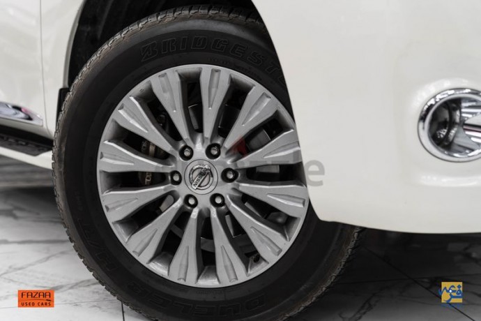 nissan-patrol-titanium-v8-2018-white-big-0