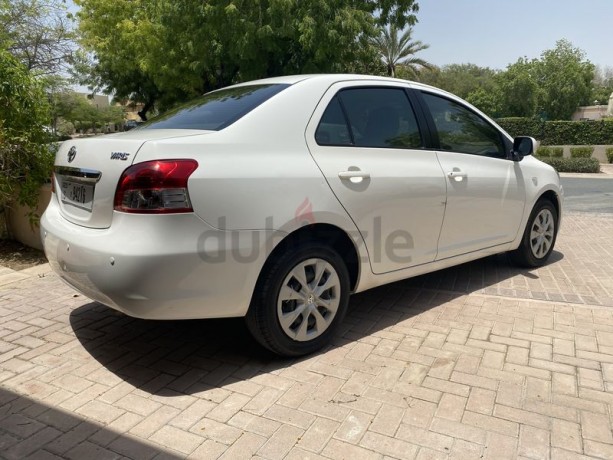 2011-toyota-yaris-sedan-low-kms-accident-free-big-1