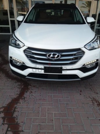 santa-fe-2017-gcc-spec-top-of-range-v6-33-moonroof-leather-navigation-big-12