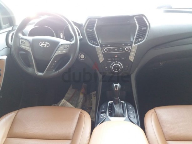 santa-fe-2017-gcc-spec-top-of-range-v6-33-moonroof-leather-navigation-big-9