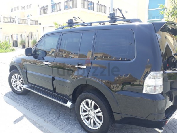 luxury-5-doors-pajero-3-8-gls-2016-gulf-spec117000-km-big-8