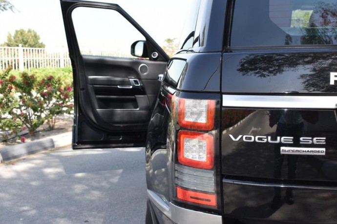 range-rover-vogue-se-full-option-supercharger-gcc-2016-big-10