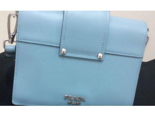 A Hand Bags that's condition is New is for sale