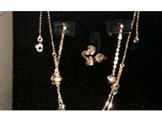 
                        طقم ذهب بدون فصوص عيار 18                                            