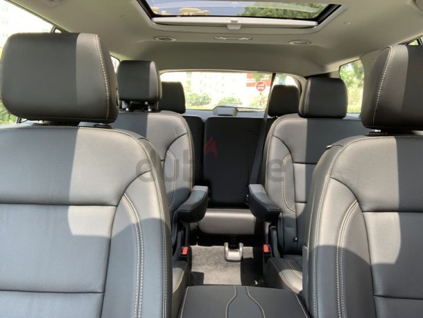 2019-traverse-ltz-premier-like-new-fully-loaded-dropped-price-due-to-financial-reasons-big-6