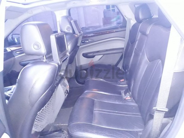 amazing-car-cadillac-srx-2011-gccfull-option-clean-car-big-5
