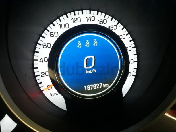 amazing-car-cadillac-srx-2011-gccfull-option-clean-car-big-4