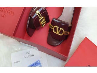 
                        شوزات حريمي                                            