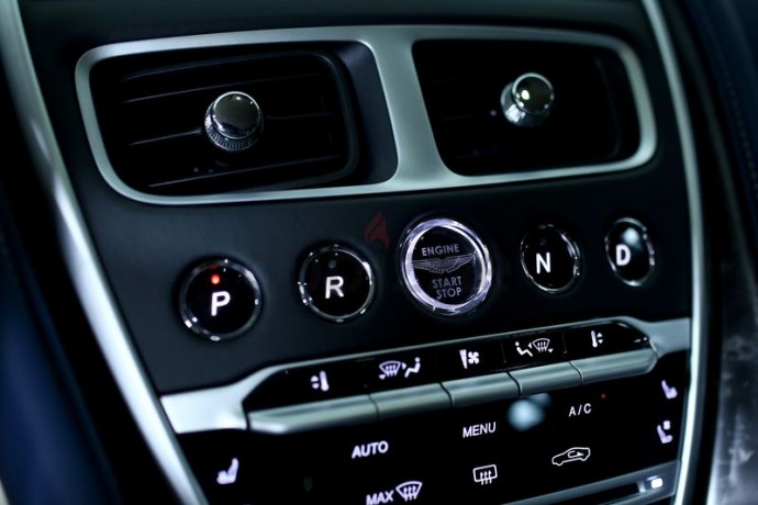 astin-martin-db11-2017-launch-edition-gcc-warranty-till-jan-2020-or-unlimited-km-big-11