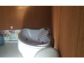 
                        صالون تجميل للسيدات برخصة جديدة للبيع.  إيجار 27000 درهم.                                            