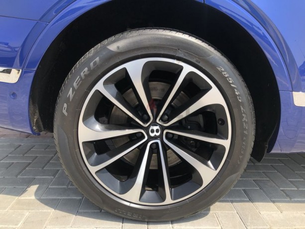 bentley-bentayga-w12-gcc-big-0