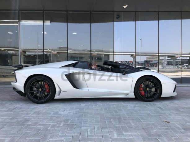 lamborghini-aventador-roadster-gcc-big-5