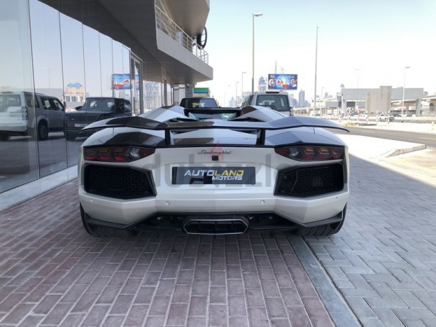 lamborghini-aventador-roadster-gcc-big-4