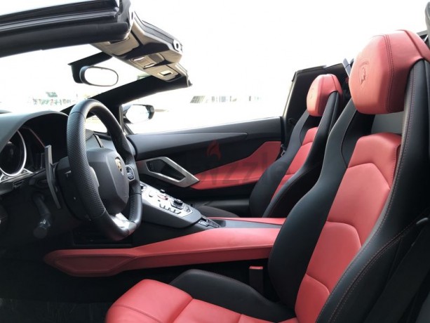 lamborghini-aventador-roadster-gcc-big-3