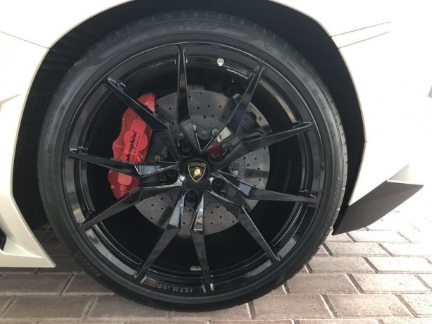 lamborghini-aventador-roadster-gcc-big-0
