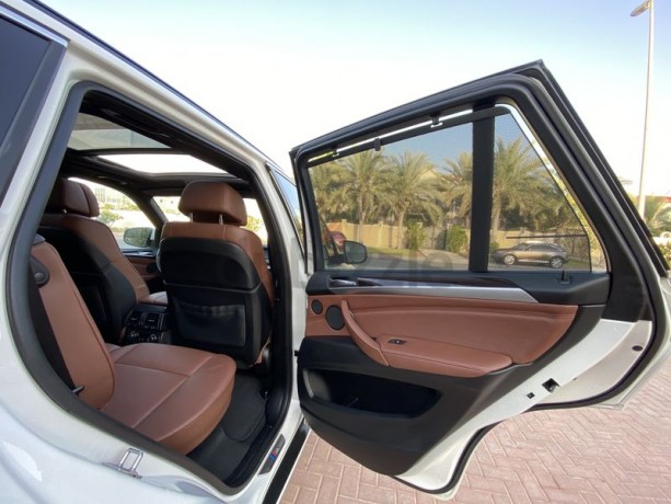 very-low-mileage-bmw-x5m-50only-63k-kmgcc-2-keys-big-9
