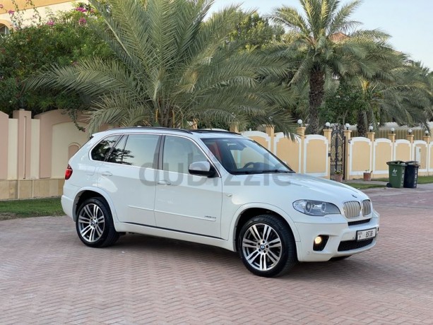 very-low-mileage-bmw-x5m-50only-63k-kmgcc-2-keys-big-0