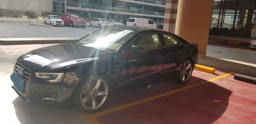 audi-a5-coupe-black-exterior-beige-interior-big-3