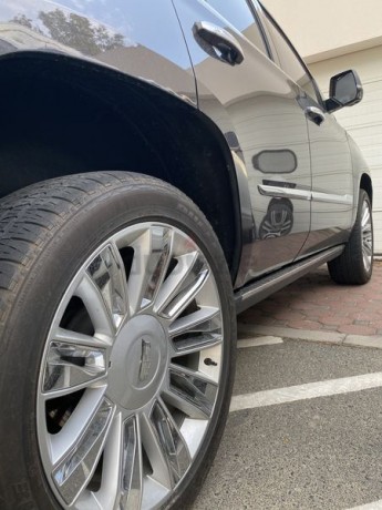 urgent-cadillac-escaladedriven-by-a-ladyflawlessservicewarrantyonly-18000-km-big-0