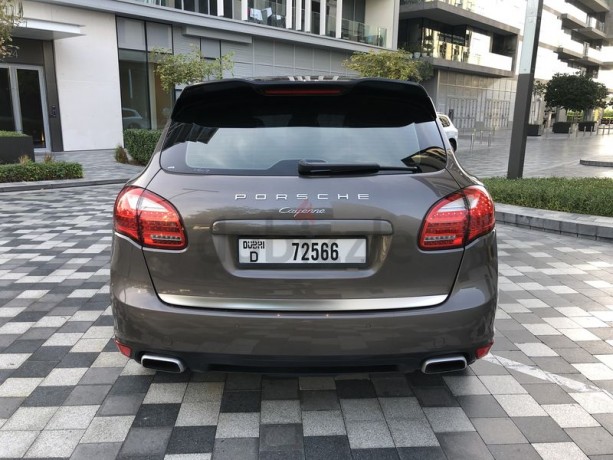 2013-porsche-cayenne-36l-v6-gcc-serviced-only-with-porsche-big-3